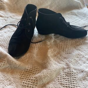 Aerosoles Soterday Night black suede lace up booties size 8.5